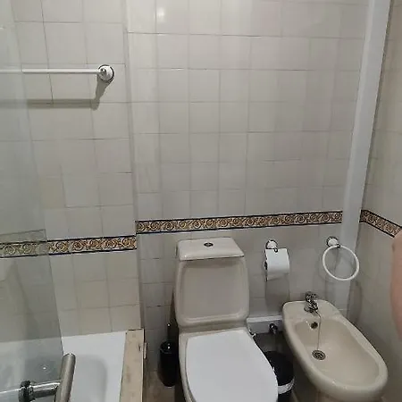 Quarto Com Varanda No Centro Em *