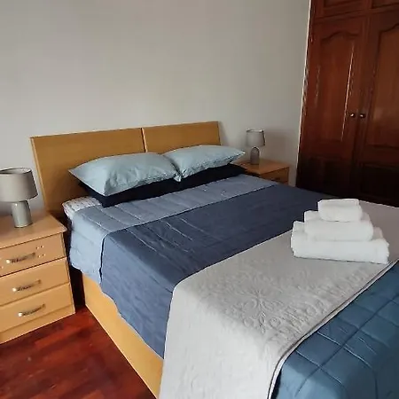 Quarto Com Varanda No Centro Em