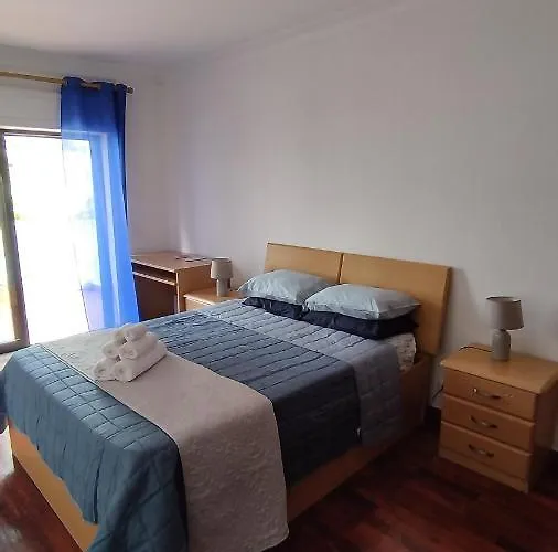 Quarto Com Varanda No Centro Em