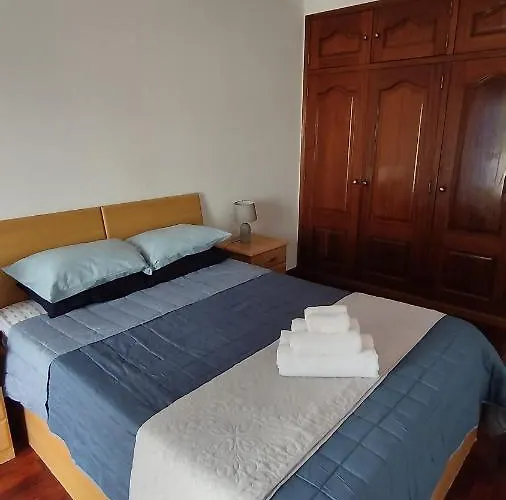 Quarto Com Varanda No Centro Em Quarto em Acomodações Particulares Tavira