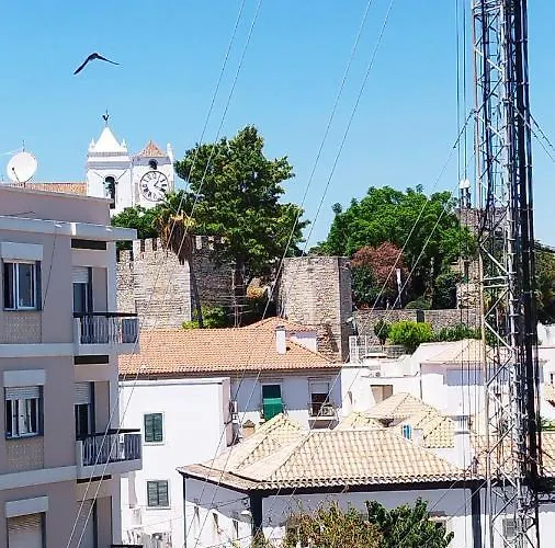 Quarto Com Varanda No Centro Em Tavira