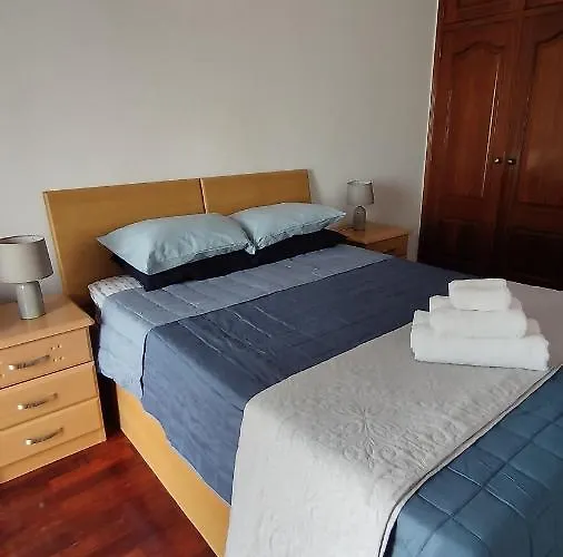 Quarto Com Varanda No Centro Em