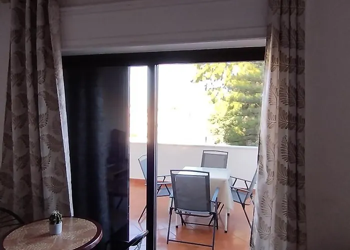 Quarto Com Varanda No Centro Em *